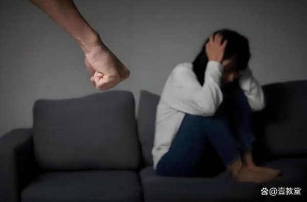 短线炒股配资 男子当街家暴打断妻子4根肋骨获刑 向家暴说“不”！